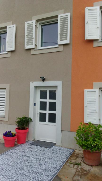 Orange Cube Apartment ริเยกา ภายนอก รูปภาพ